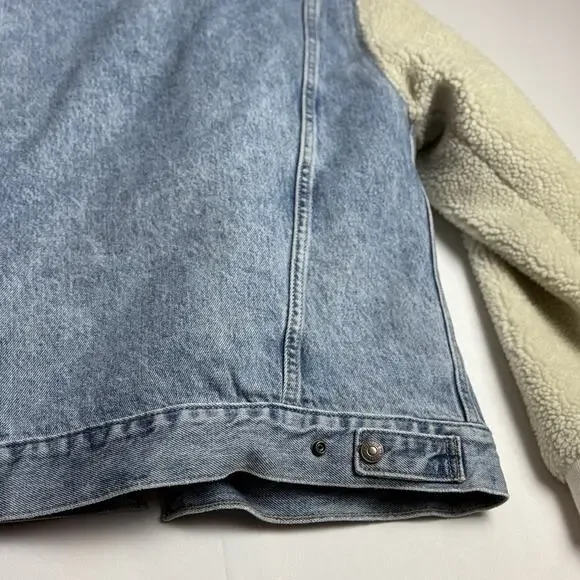 Levi's Jacket Womens Medium Ex-Boyfriend Sherpa‎ Trucker Denim Jean Coat $89 OOS - Picture 16 of 16